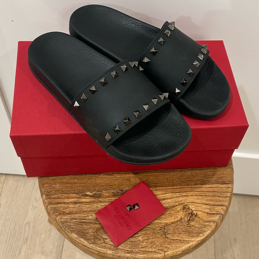 Valentino Garavani Rockstud Rubber Slide Sandal, sz 39